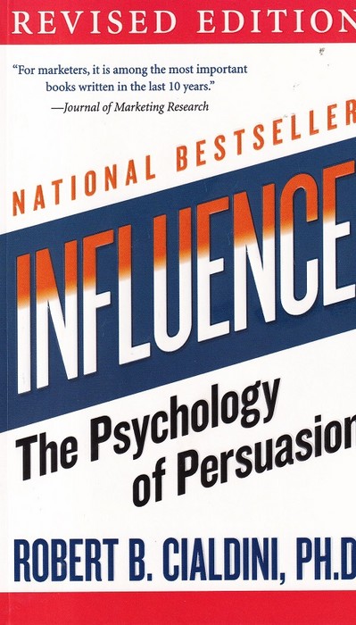 Influence The Psychology of Persuasion( کتاب روانشناسی متقاعد سازی اثر رابرت بی سیالدینی)